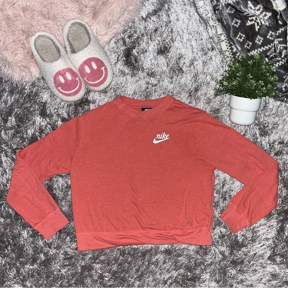Womens Size XS Nike coral crewneck/long sleeve shirt